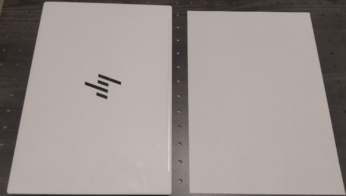 hppavilionaerobeとA4用紙の比較