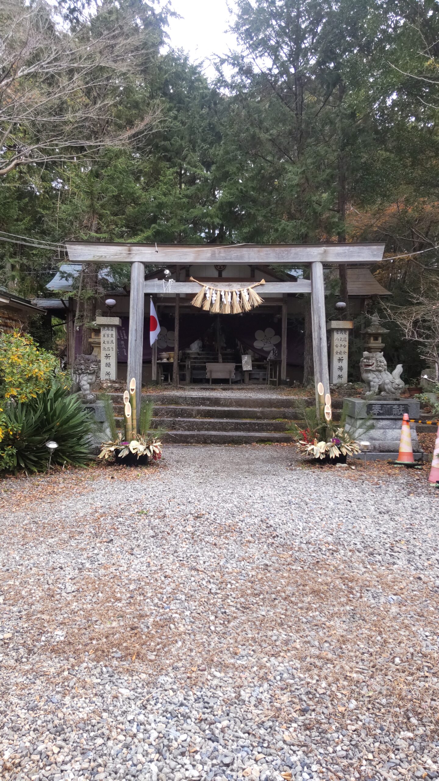 横山石神神社の拝殿