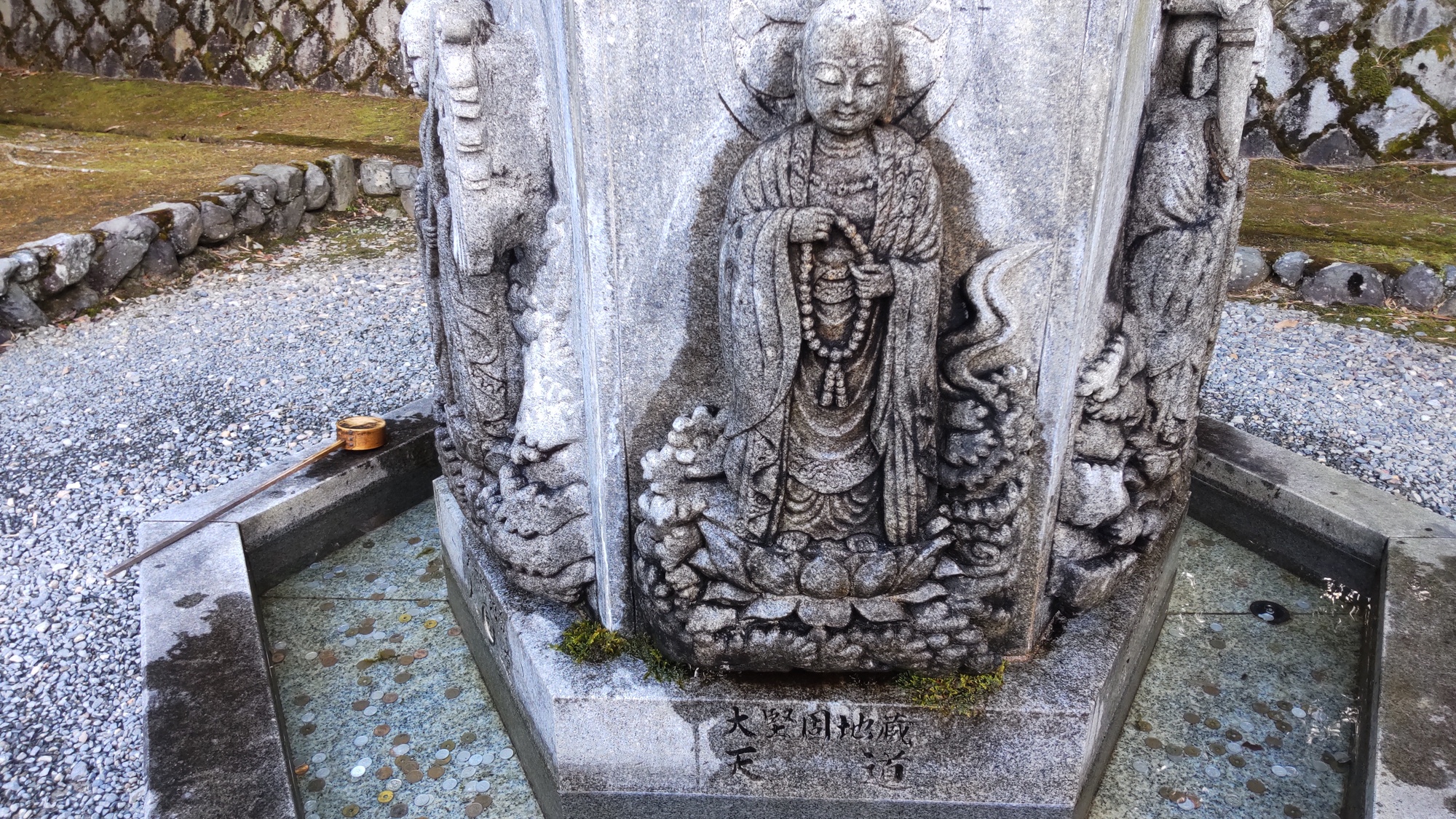 化野念仏寺の六面体地蔵