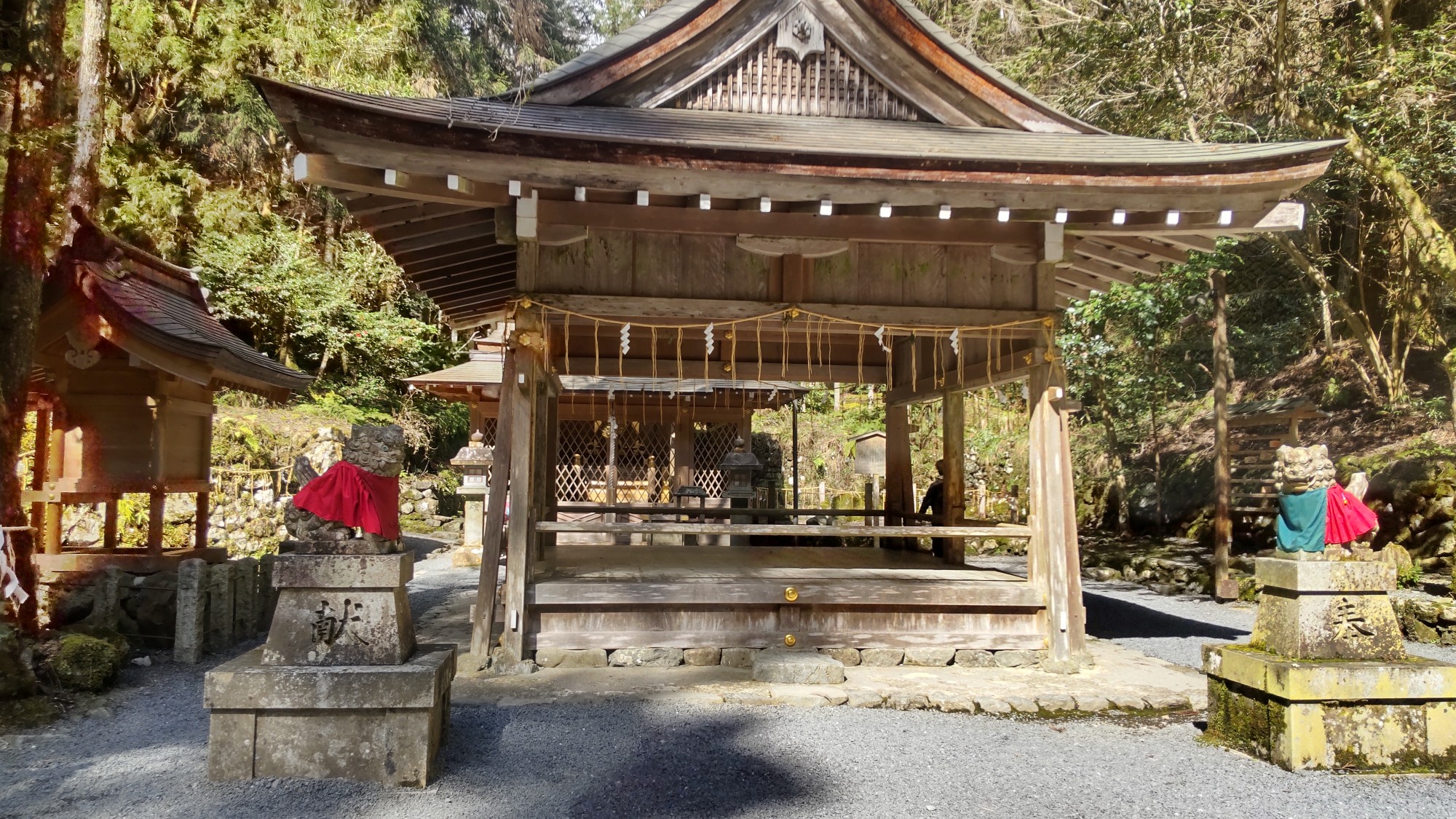 貴船神社の奥宮拝殿