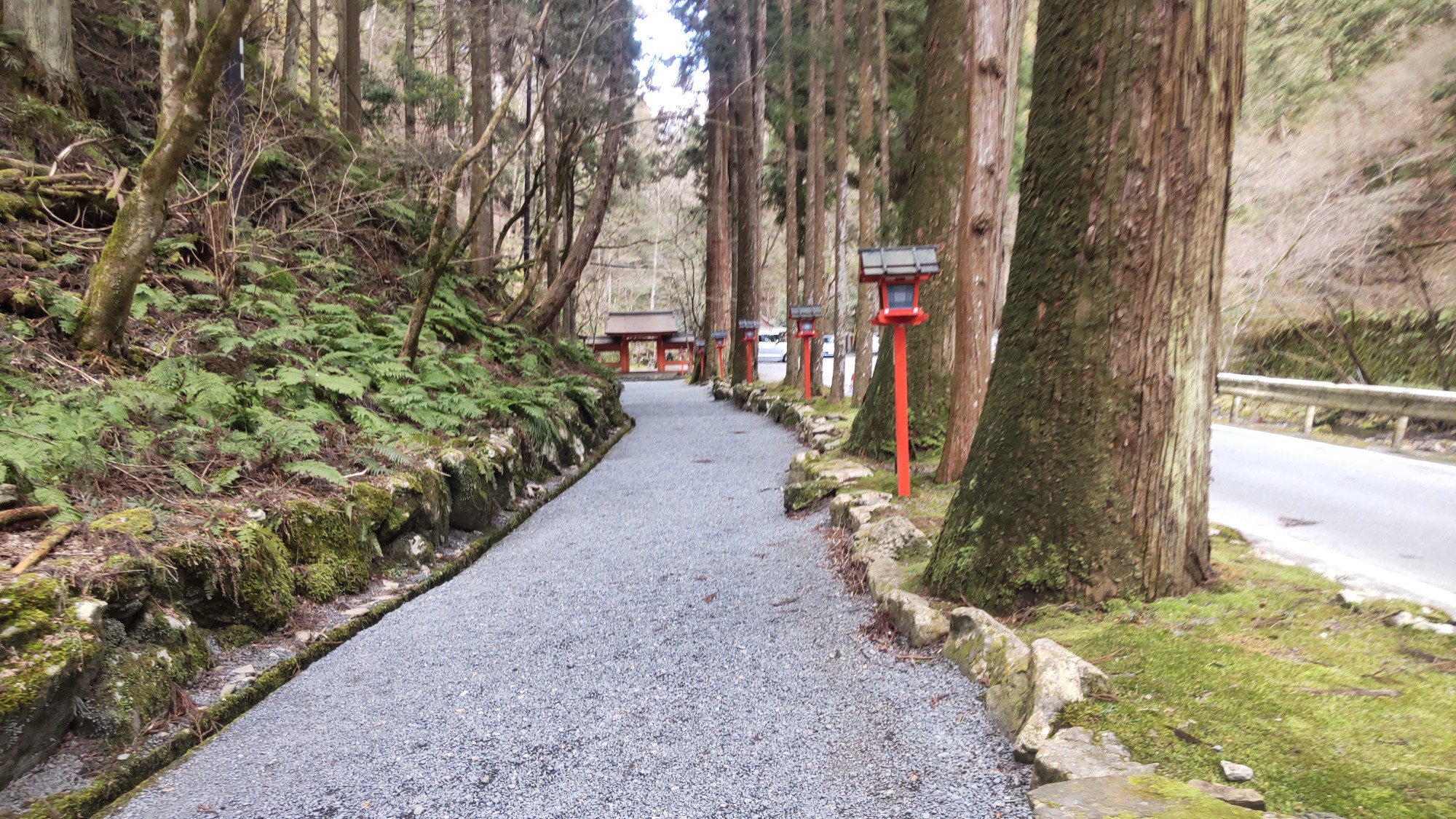 奥宮鳥居から唐門までの道中