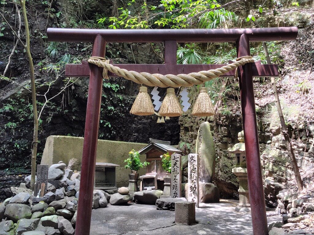 文蔵の滝の鳥居2