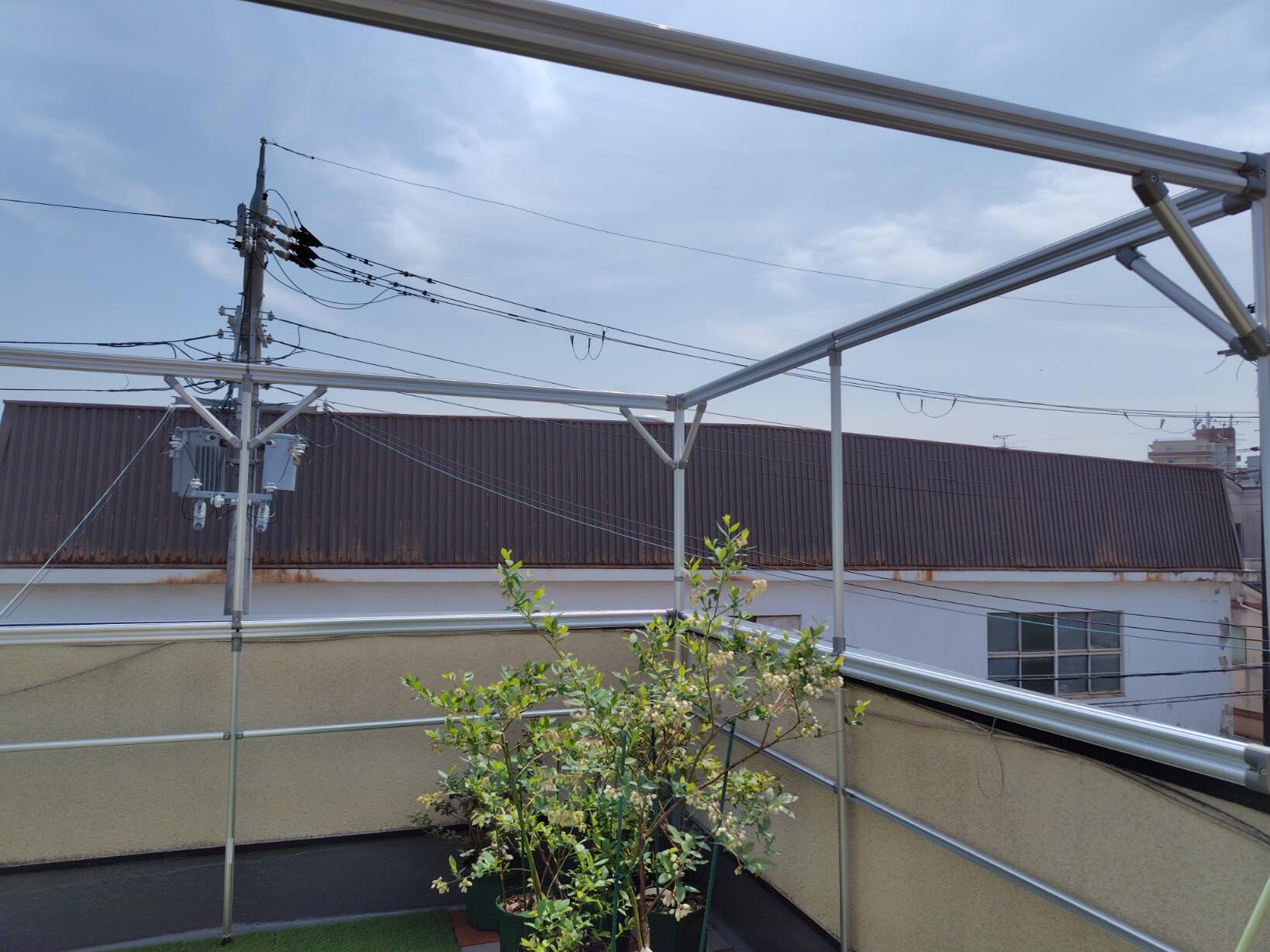 G-funフレームで作った屋外の屋根枠