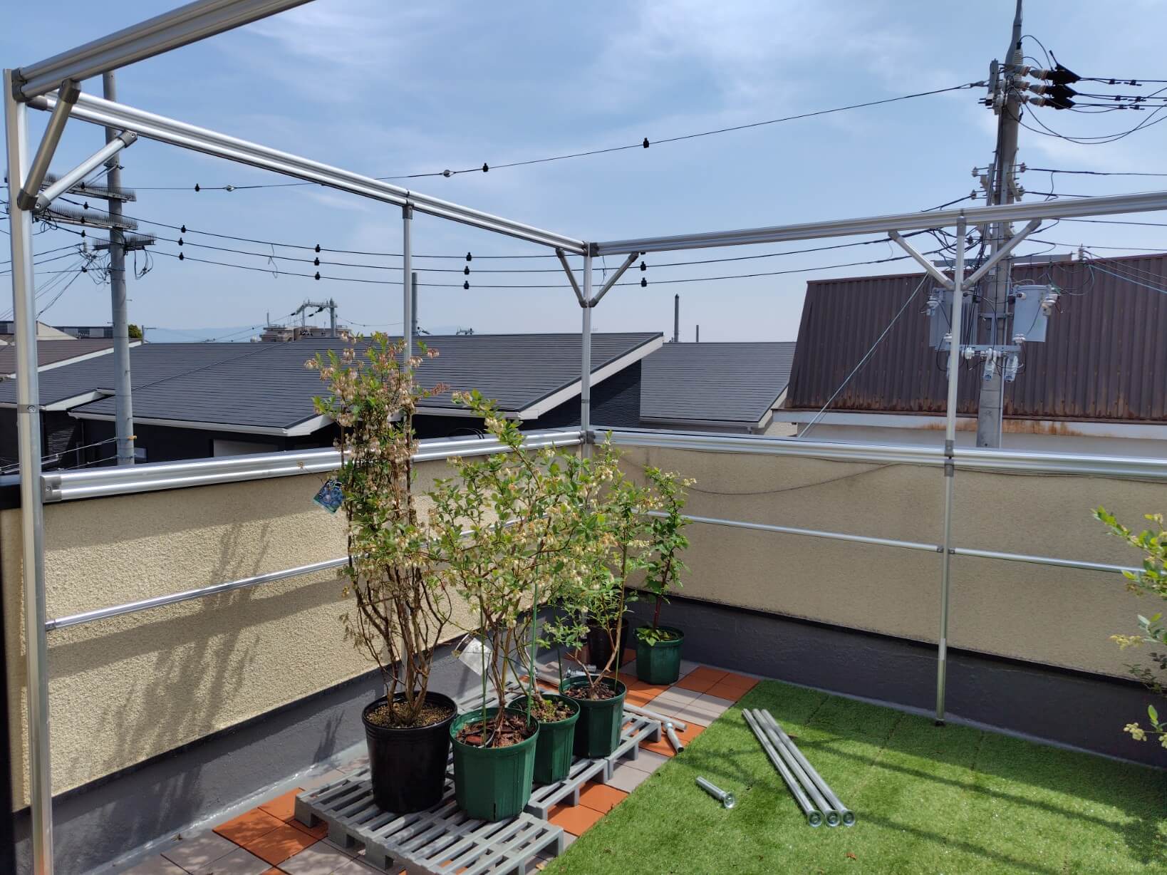 アルミパイプで作った屋上の屋根枠