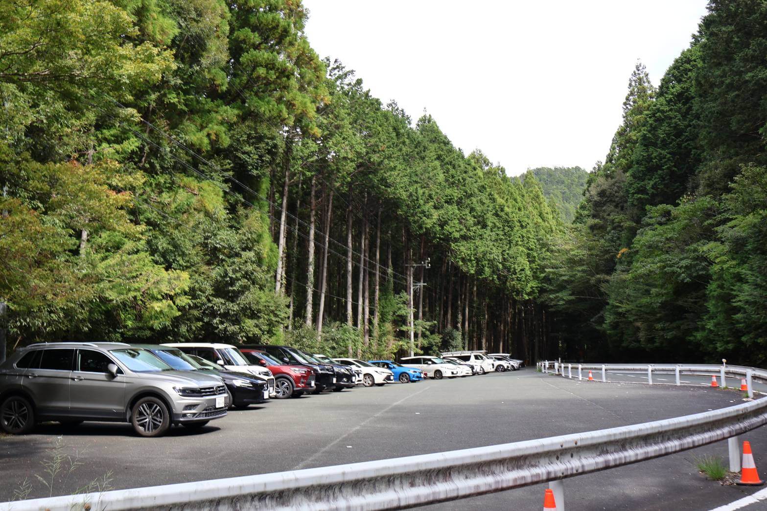 乳岩峡の駐車場