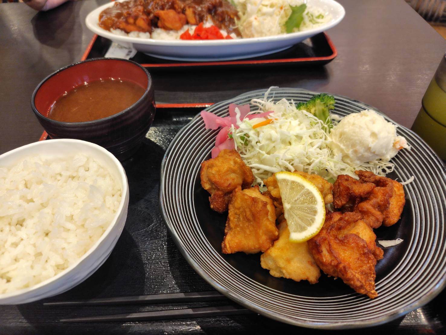 もっくる新城の「鶏食べ比べ定食」