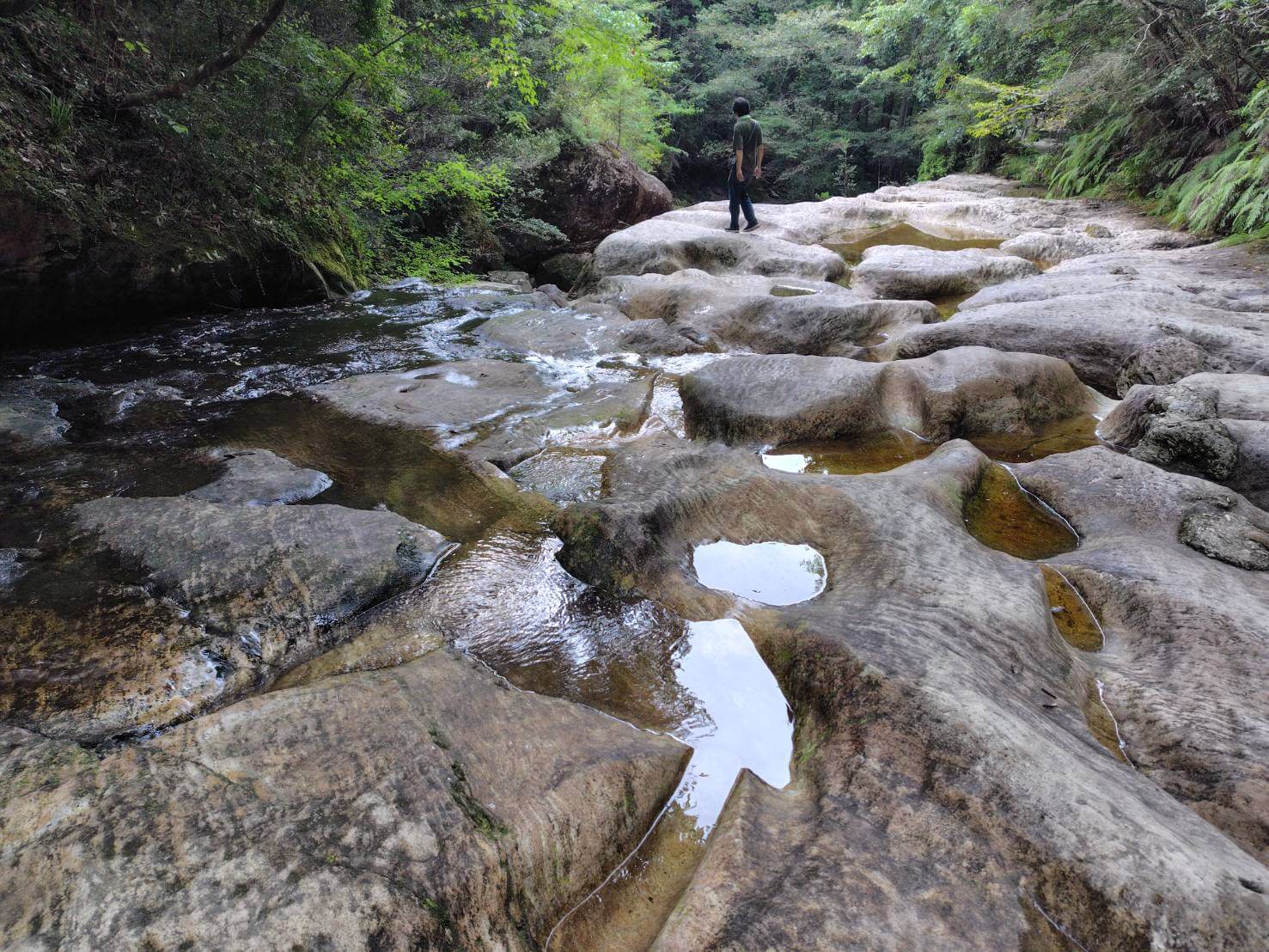 乳岩峡の凝灰岩