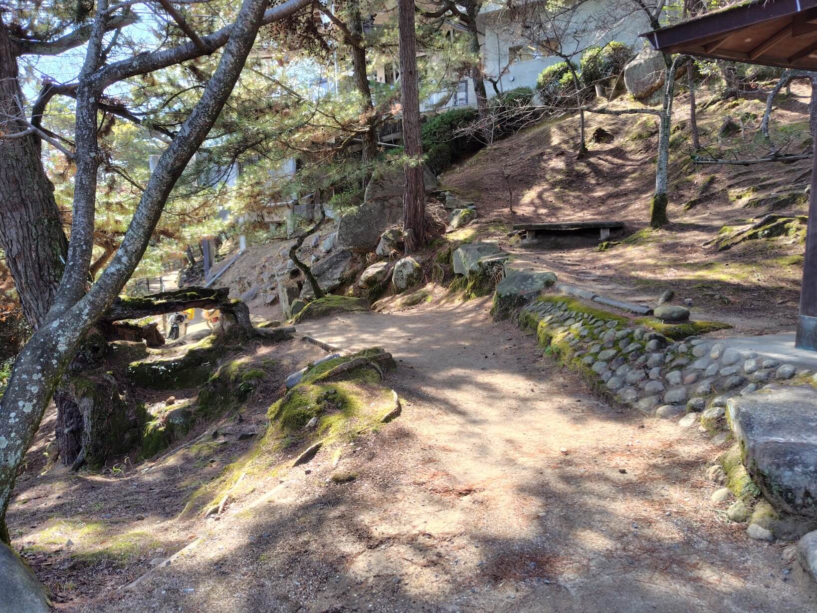 文学のこみち道中