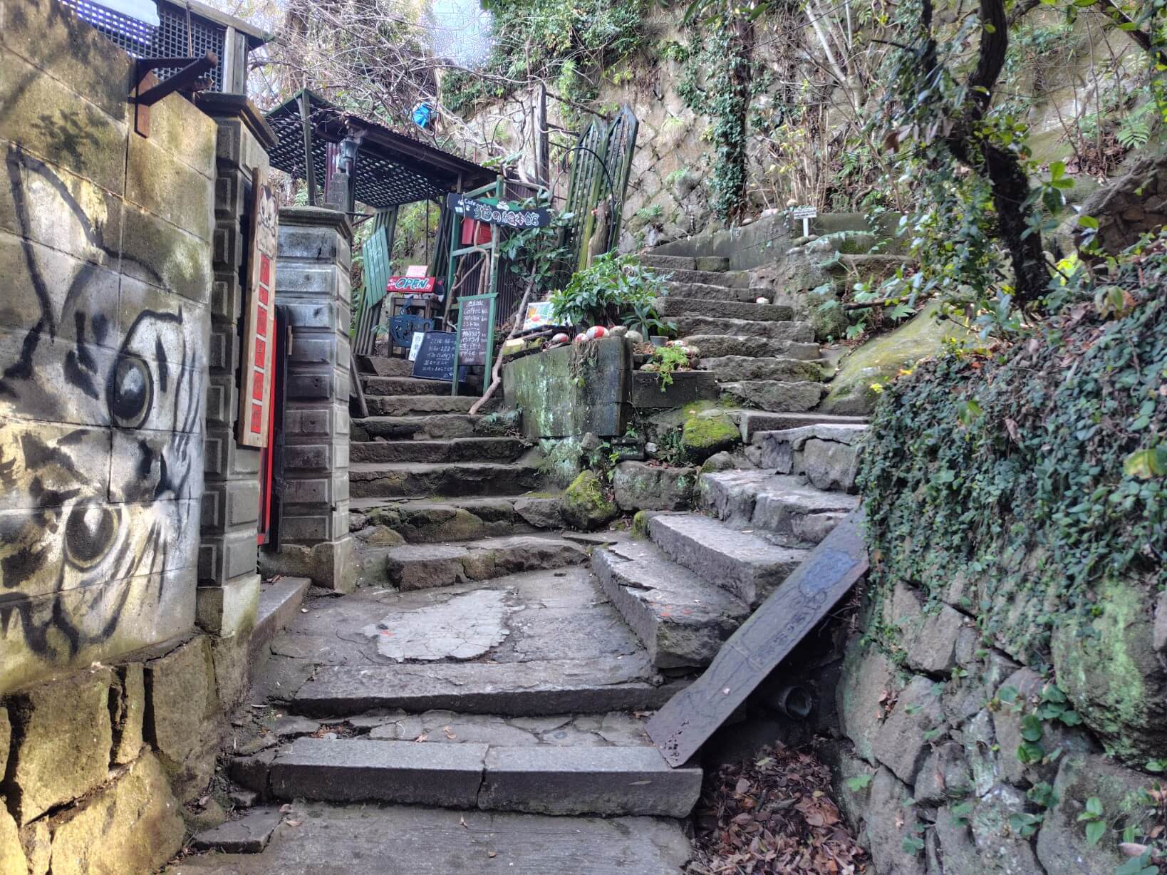 猫の細道の路地散歩