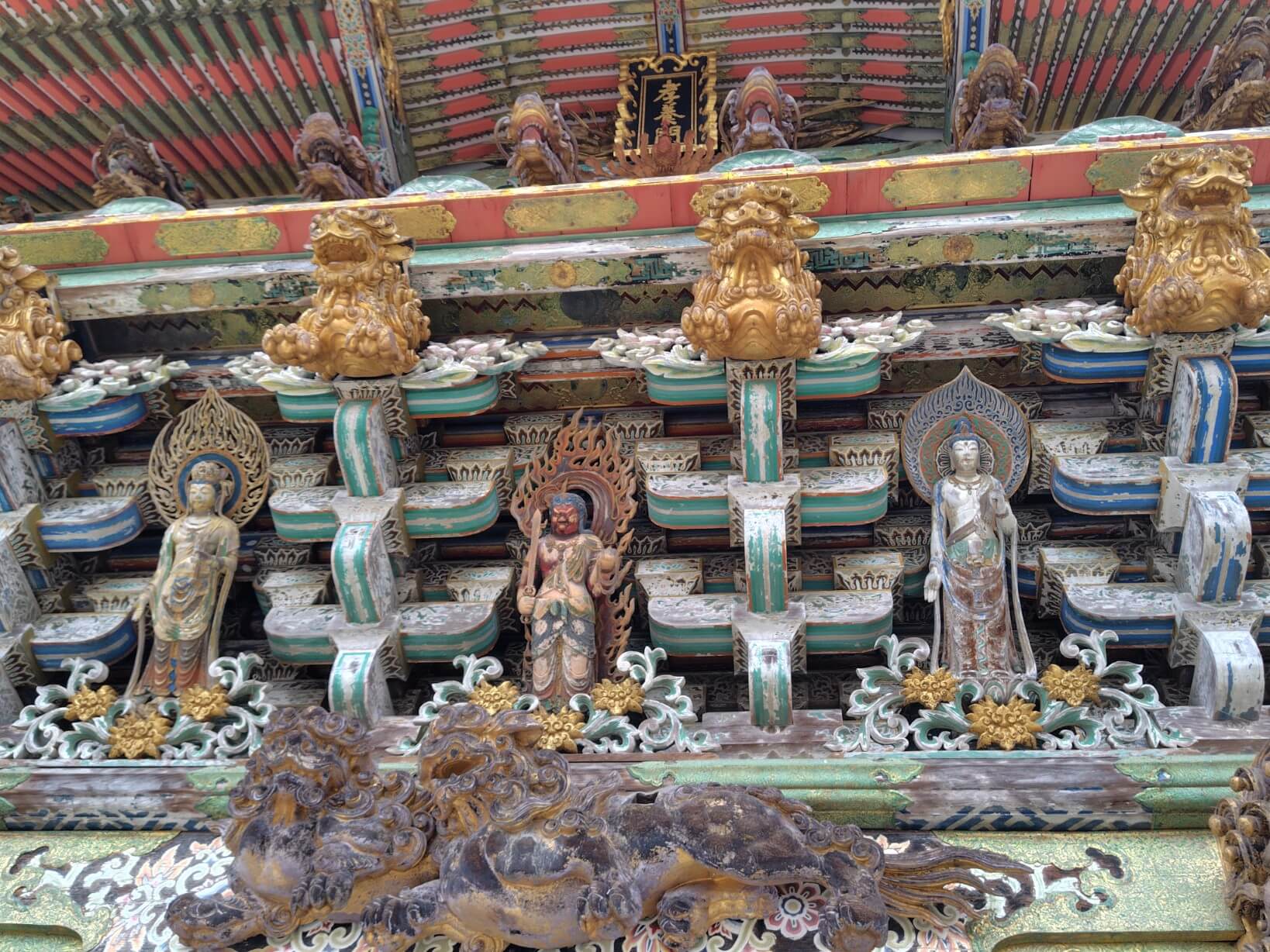 耕三寺の孝養門の装飾