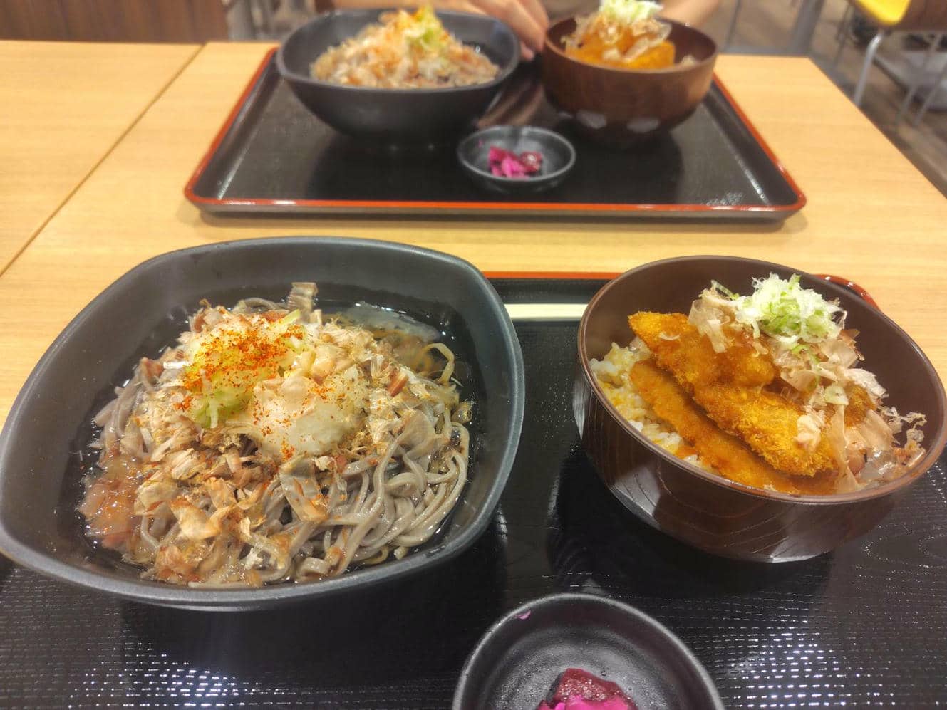 福井のご当地名物「おろしそばとしょうゆかつ丼」