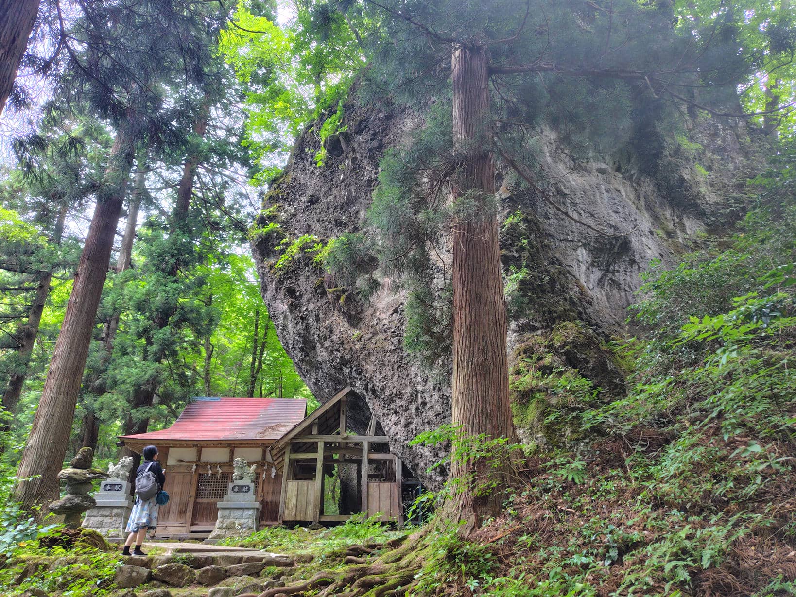 大矢谷 白山神社の巨大岩塊