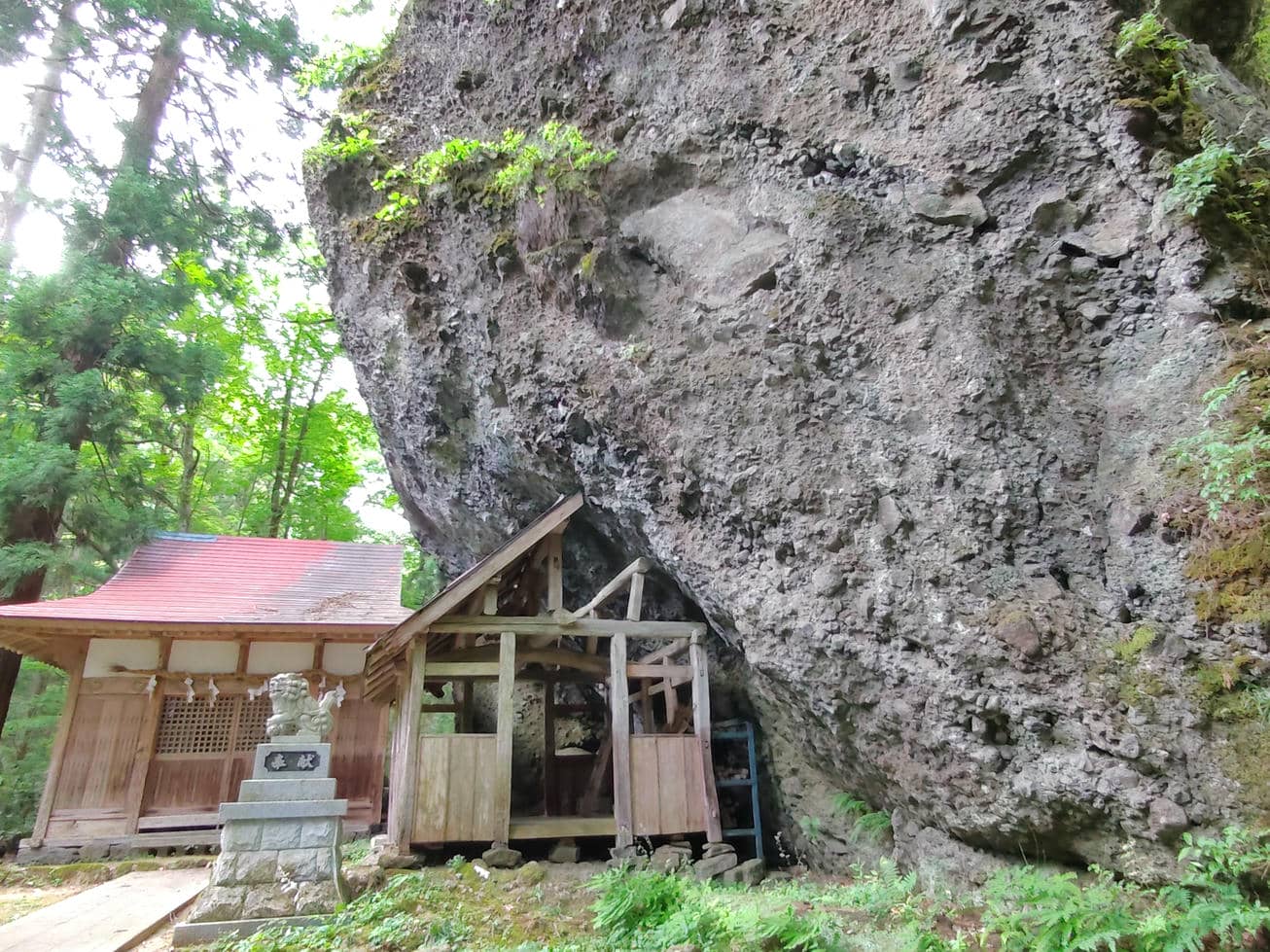 大矢谷 白山神社の巨大岩塊