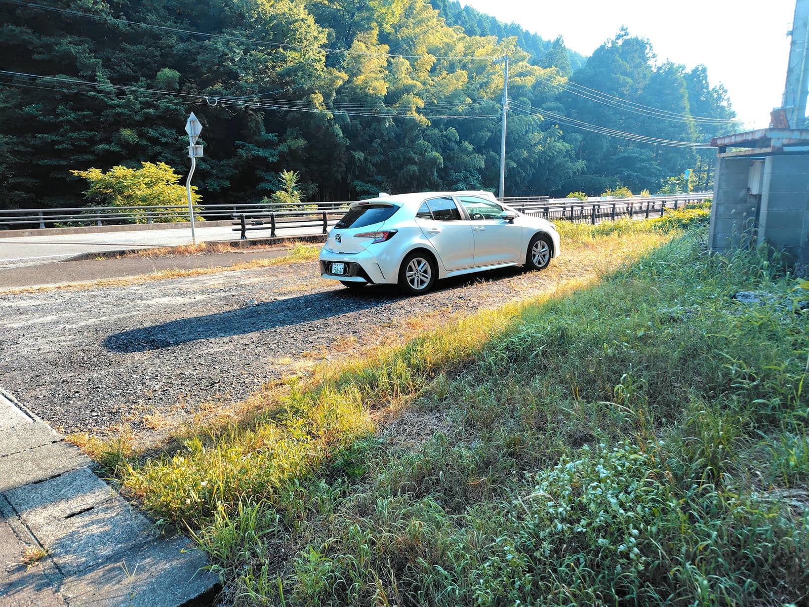 旧北陸線樫曲トンネルの駐車スペースに使った場所