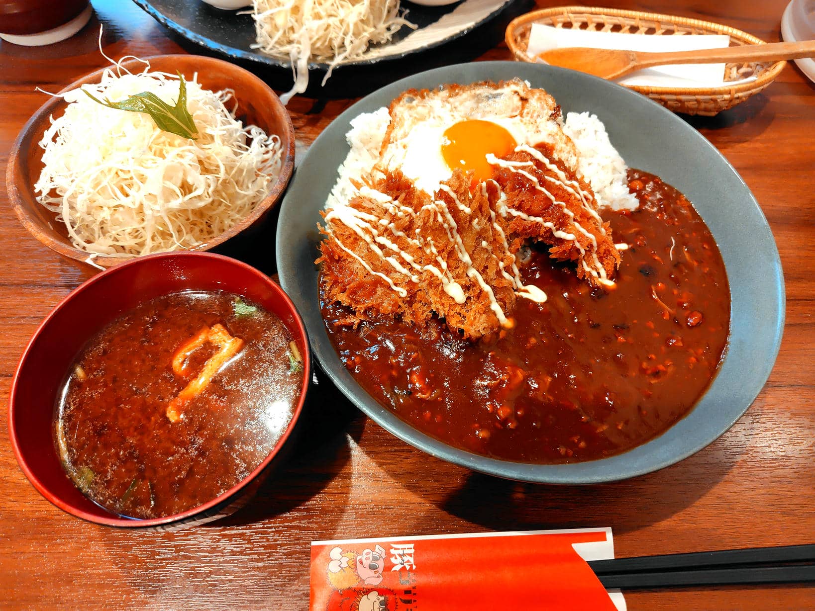 豚ゴリラでランチ