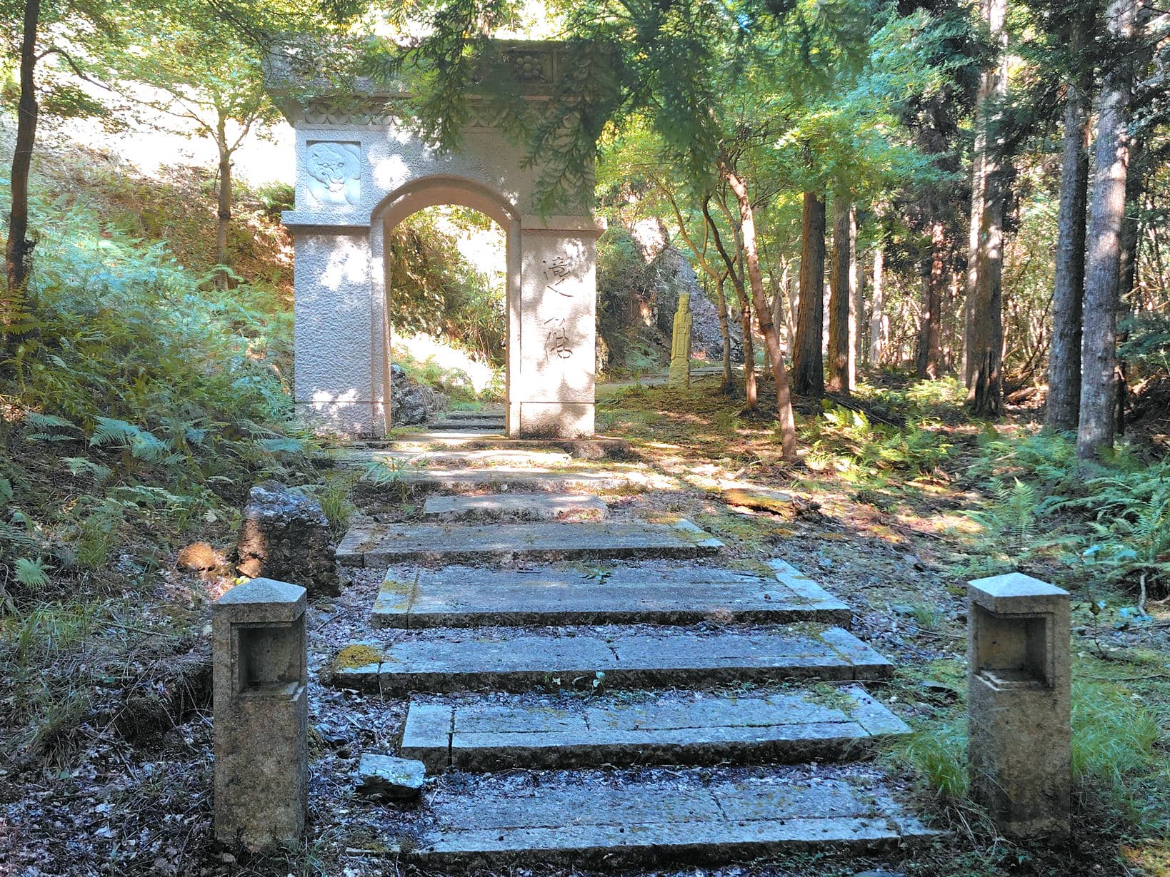 滝又の滝の西門