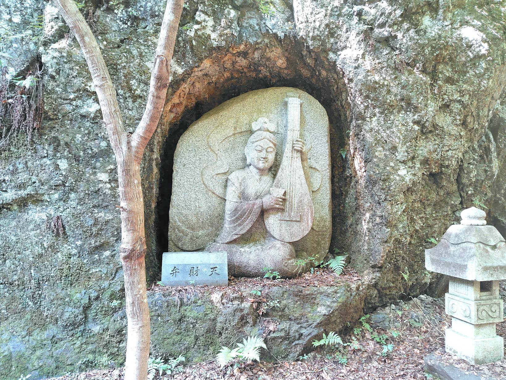 滝又の石仏